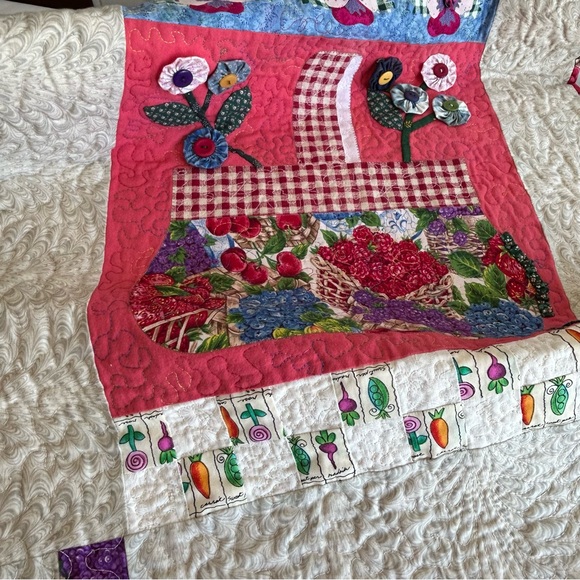 Quilted Wall Hanging Button Flower Basket Design - Picture 14 of 14